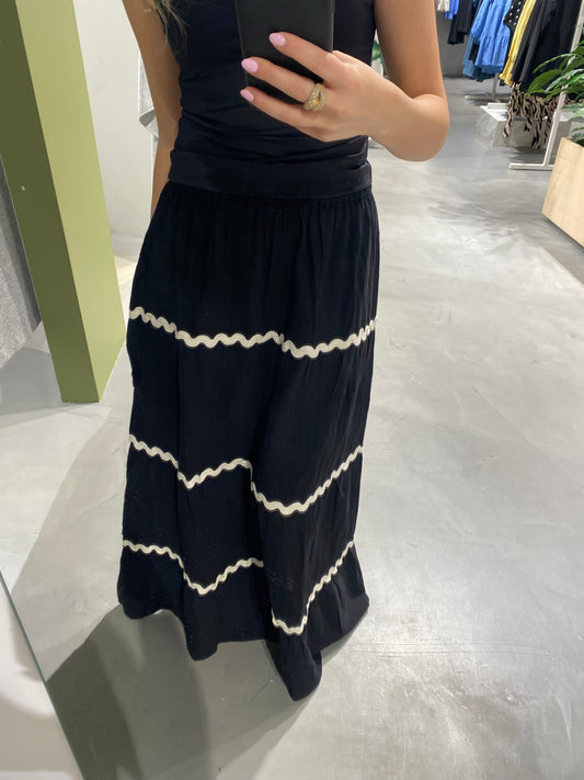 VIMANDA Long Skirt - Black Beauty