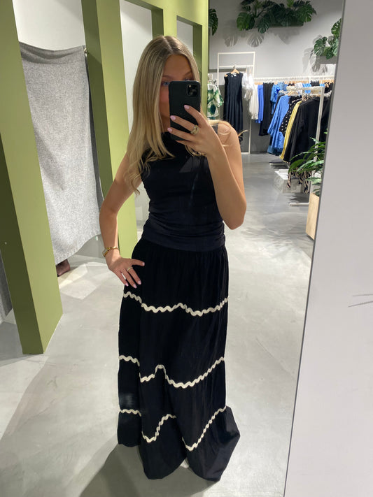 VIMANDA Long Skirt - Black Beauty