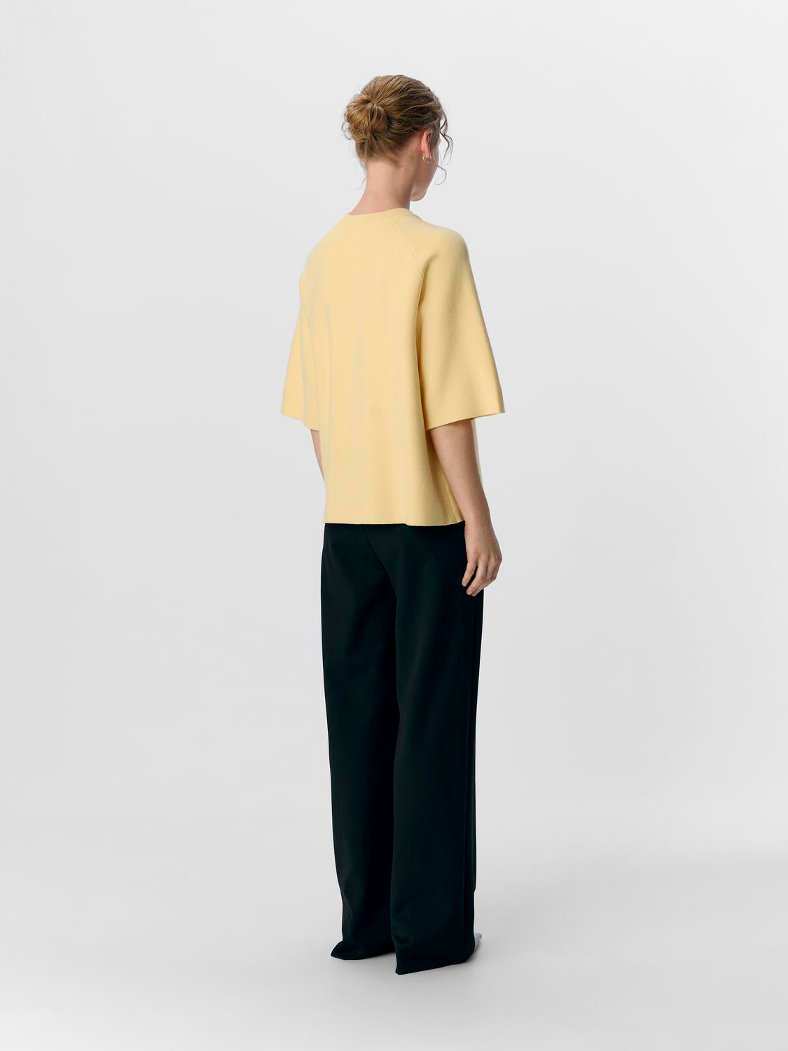 model_shot-back