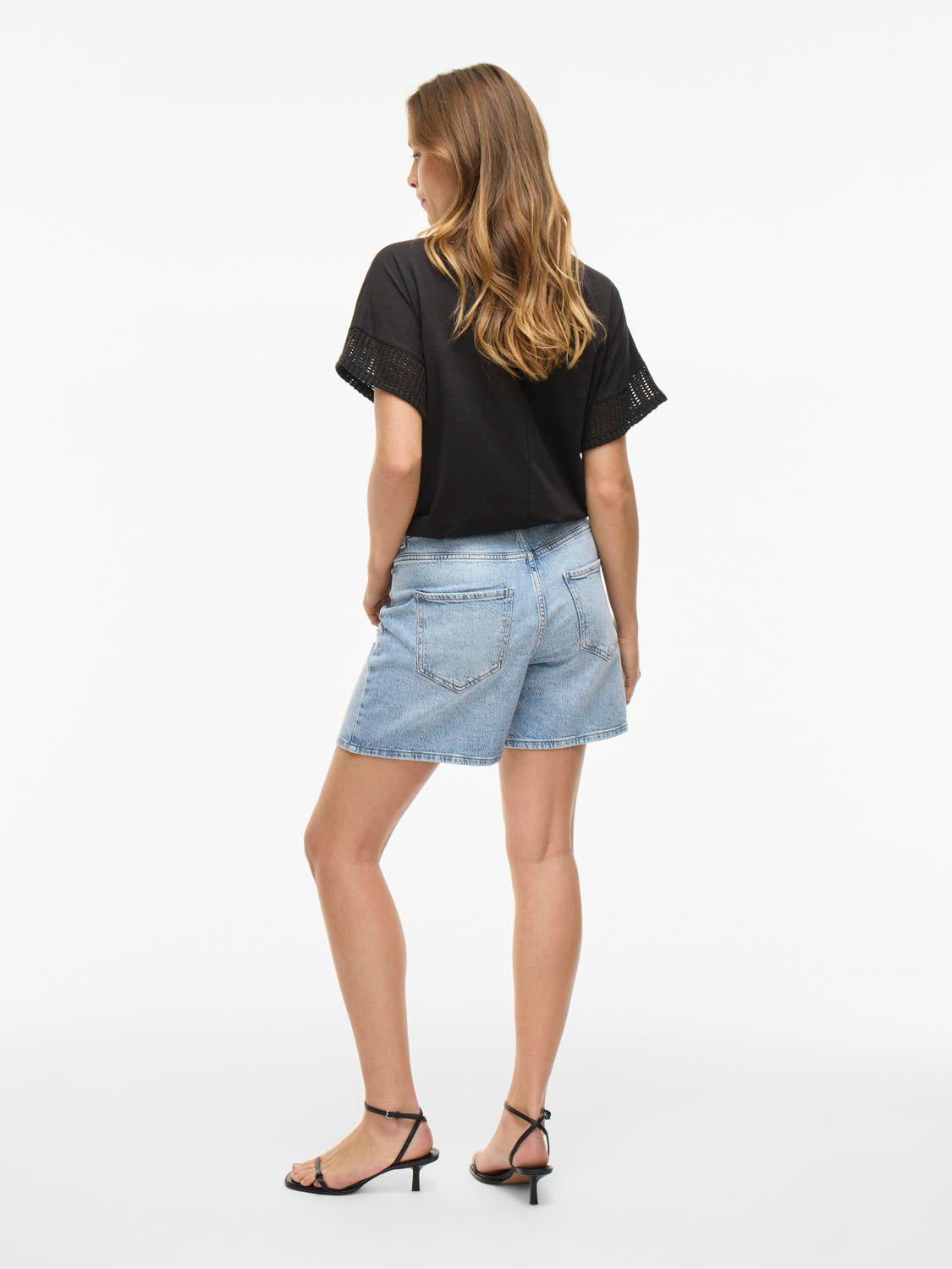 model_shot-back