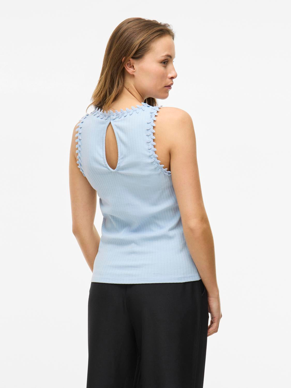 model_shot-back