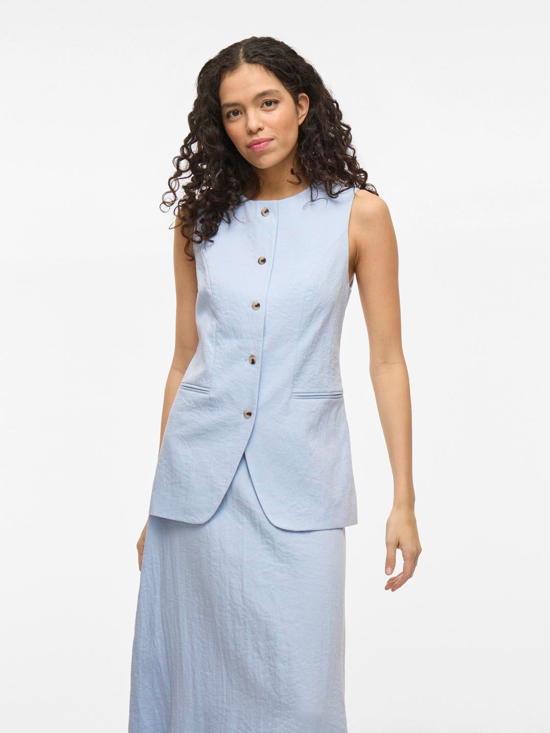model_shot-front