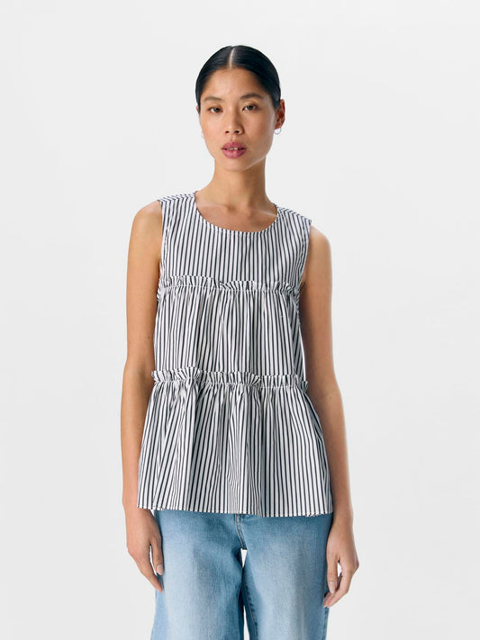 model_shot-front